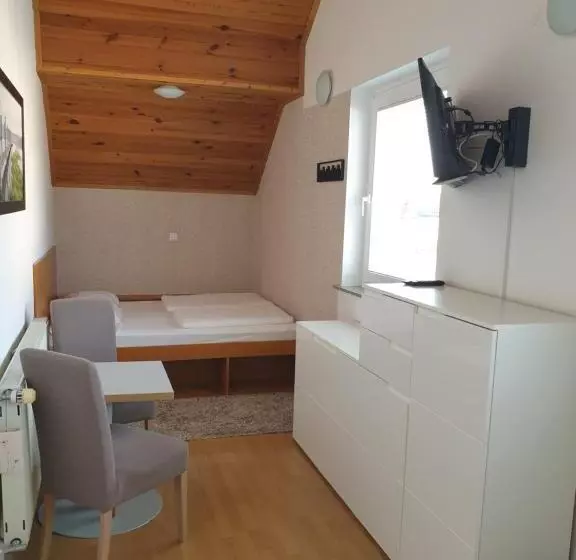 هتل Dežman Apartments & Rooms