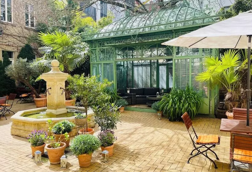 هتل Garden Living Boutique