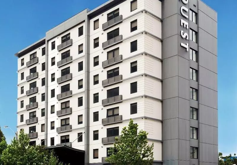 Отель Quest Mascot