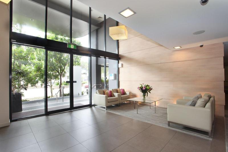 فندق Quest Mascot