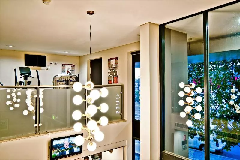 Отель Quest Mascot