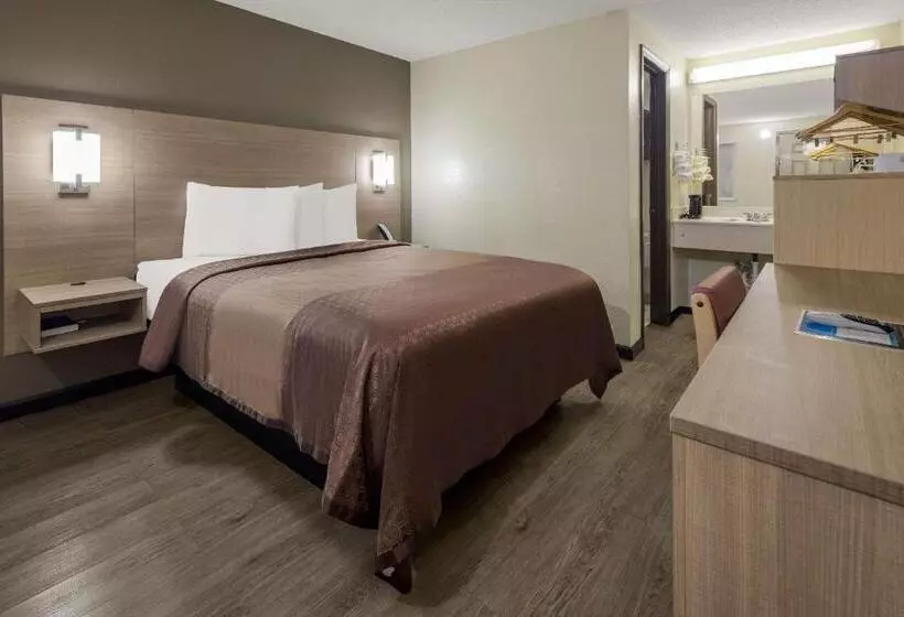 בית מלון כפרי Rodeway Inn