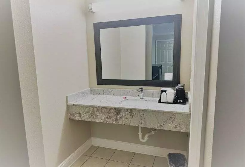 Отель Super 8 By Wyndham Picayune