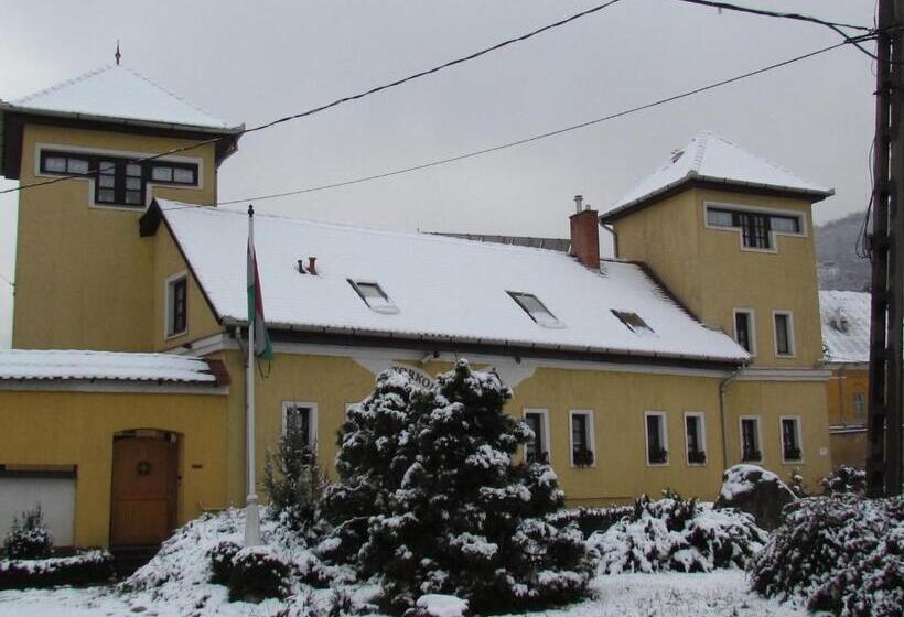 ホテル Torkolat Panzió