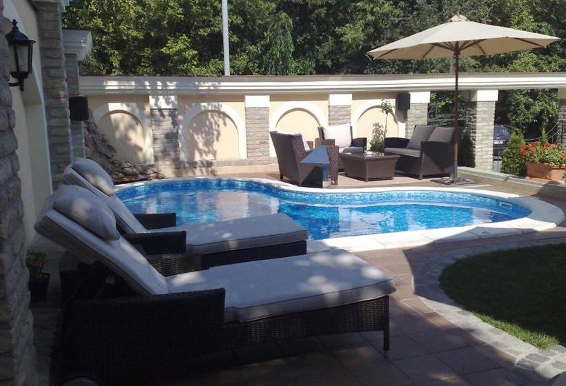 هتل Garni  Vila Lago