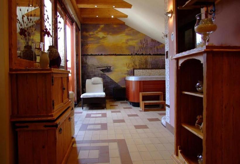 هتل Garni  Vila Lago