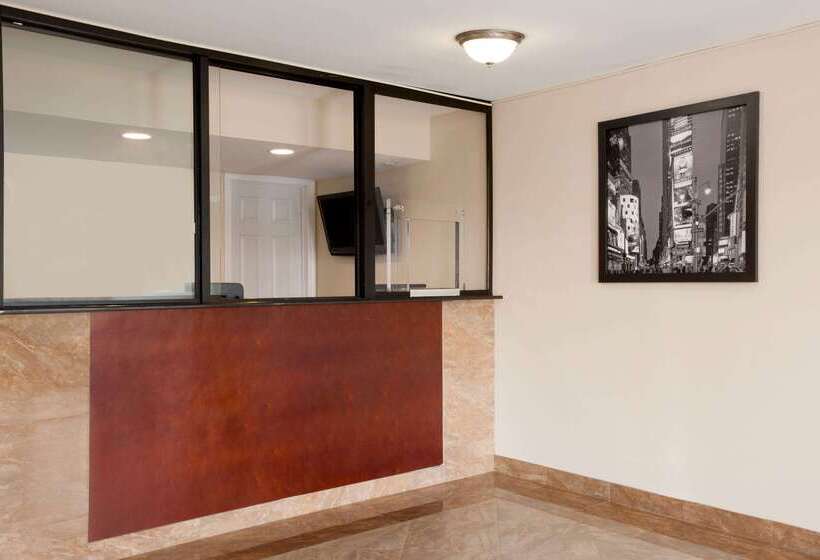 Мотель Super 8 By Wyndham Rahway/newark