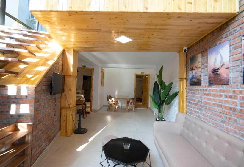 5 To 10 Bedrooms Houses