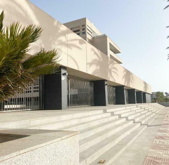 Apartamento Precioso, Primera Línea Playa, Netflix, Garaje, Wifi, Piscina,vistas Mar