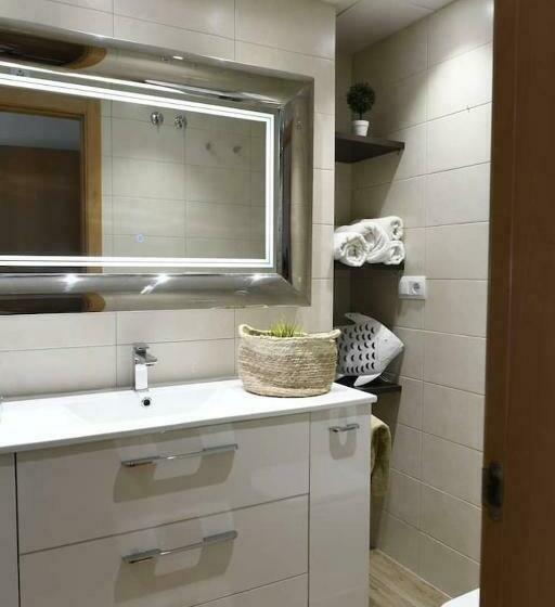 Apartamento Precioso, Primera Línea Playa, Netflix, Garaje, Wifi, Piscina,vistas Mar