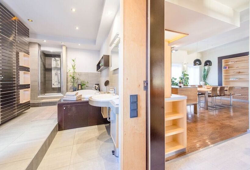 Venus Apartments   Parliament I