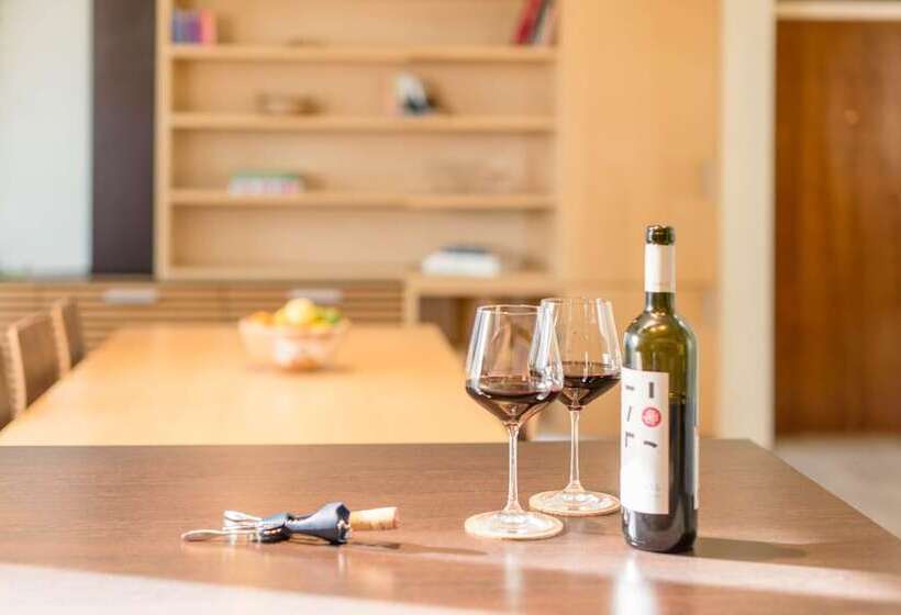 Venus Apartments   Parliament I