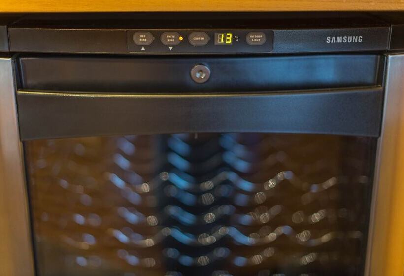 Venus Apartments   Parliament I