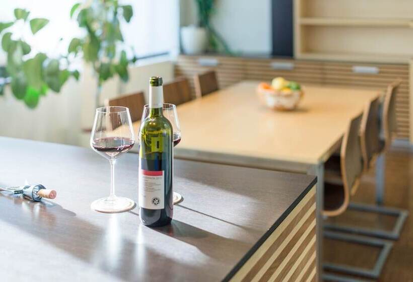 Venus Apartments   Parliament I