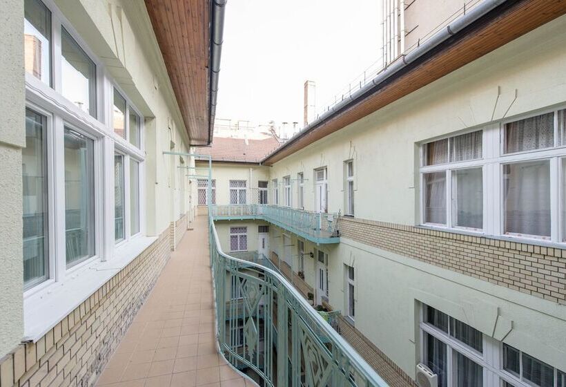 Venus Apartments   Parliament I