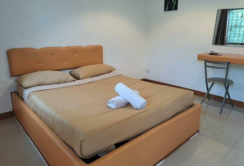 ไวท์ เอลเลแฟนต์ รีสอร์ท