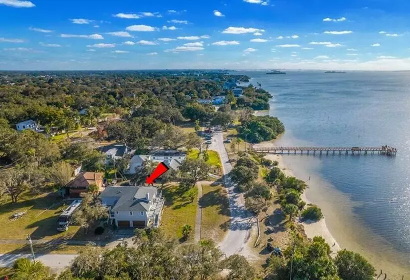 Breathtaking Waterfront Crystal Beach Getaway!