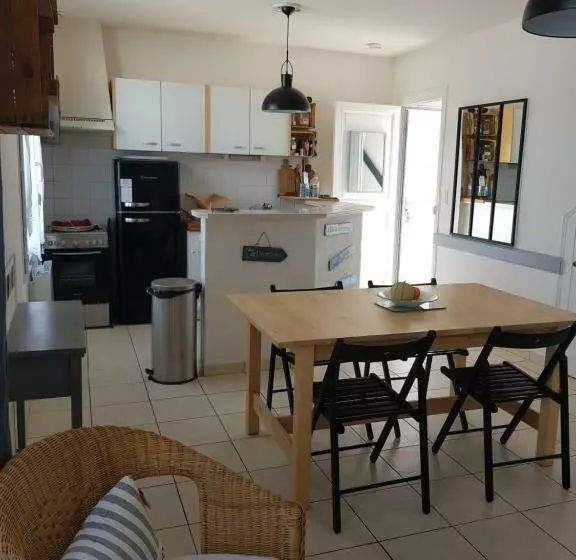 Maison Au Calme, Proche Centre Et Mer, Jardin Clos