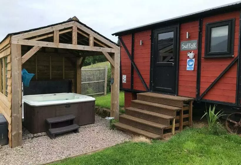 Stunning Railway Carriage With Private Hot Tub