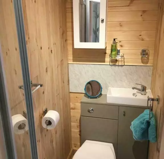 Stunning Railway Carriage With Private Hot Tub