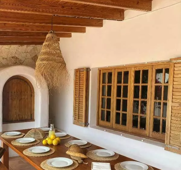 Authentic Villa With Amazing Pool