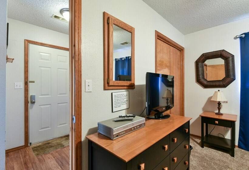 Divine 9 Condo Fishing Lake & Hiking Trails