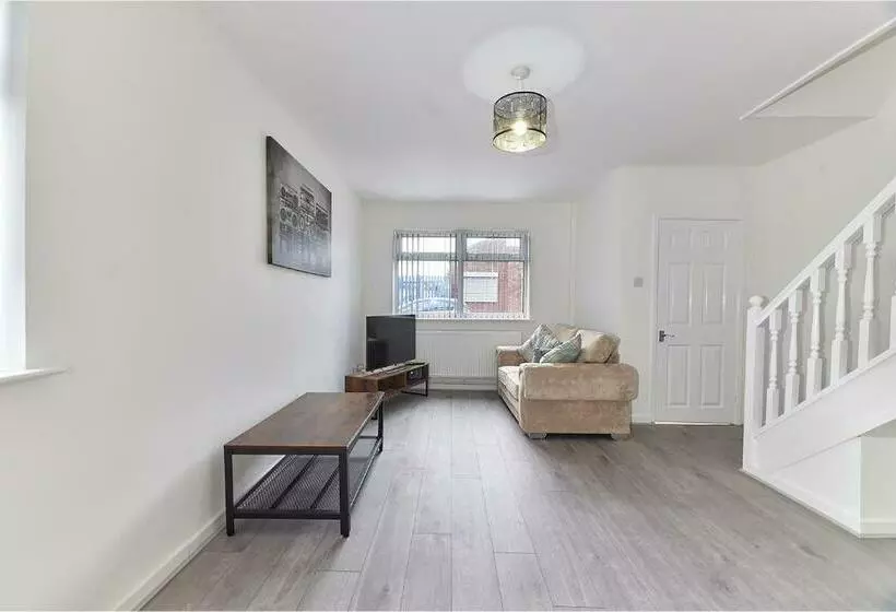 Gatacre House Stylish 3 Bed House, Sleeps 7