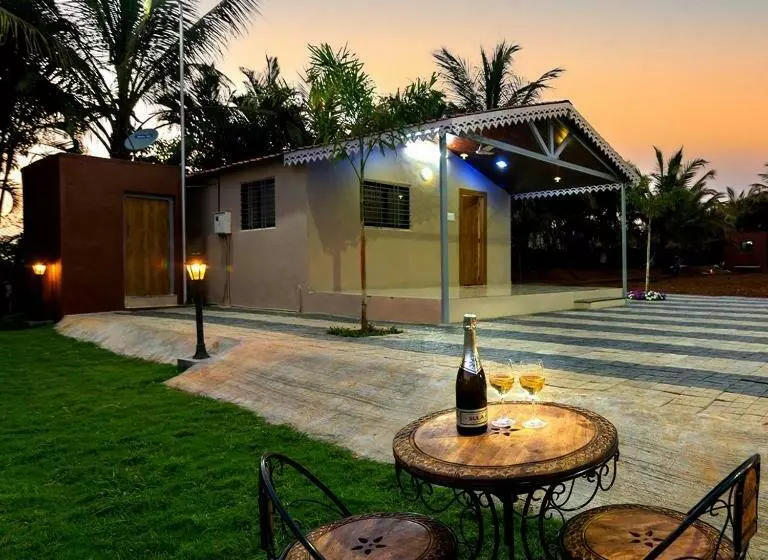 Lavy House