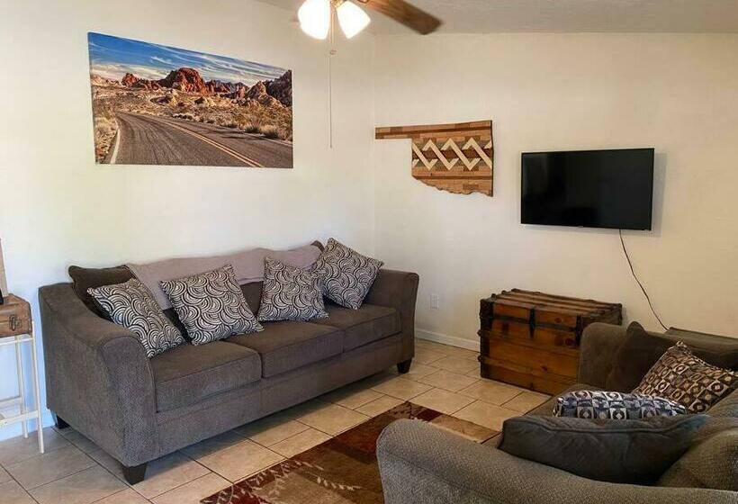 Pet Friendly Neighborhood Home Near Ft. Sill Wagon Wheel