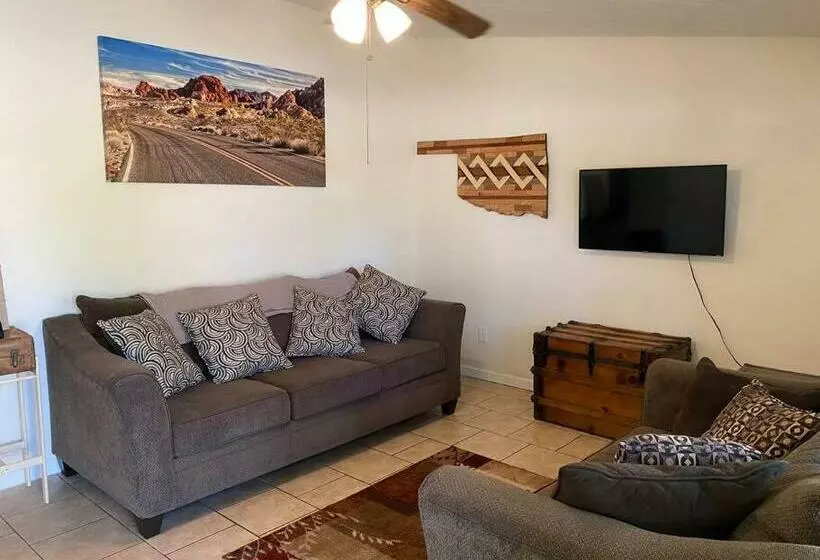 Pet Friendly Neighborhood Home Near Ft. Sill Wagon Wheel