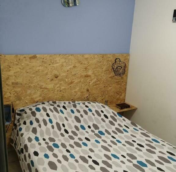 Petite Maison Et Son Jardinet En Village