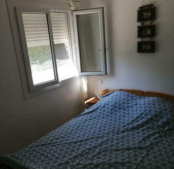 Petite Maison Et Son Jardinet En Village