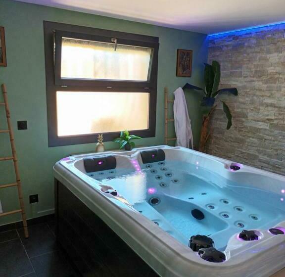 Superbe Appartement Avec Jacuzzi Et Extérieur