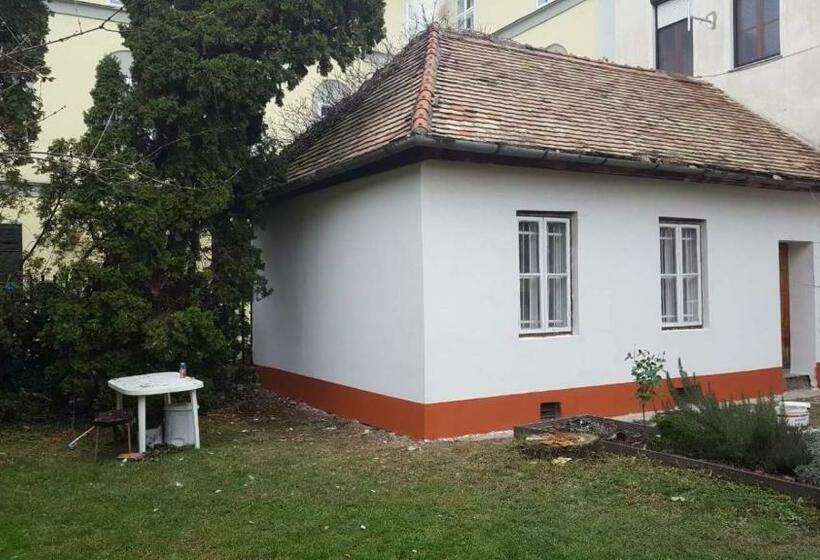 Varkor Villa At The Castle