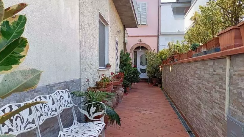 Lovely Beach House For Two