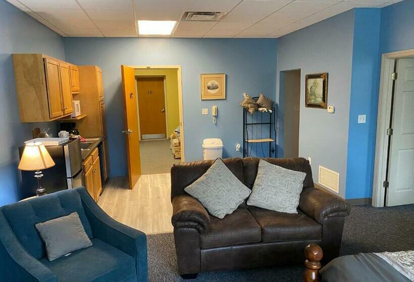 Pershing, Heights, 102