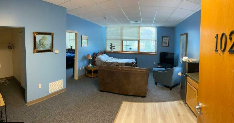 Pershing, Heights, 102