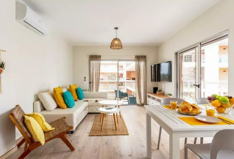 Sunny Brand New 2 Bedroom Apt   500m From Praia Da Rocha With Ac And Pool!