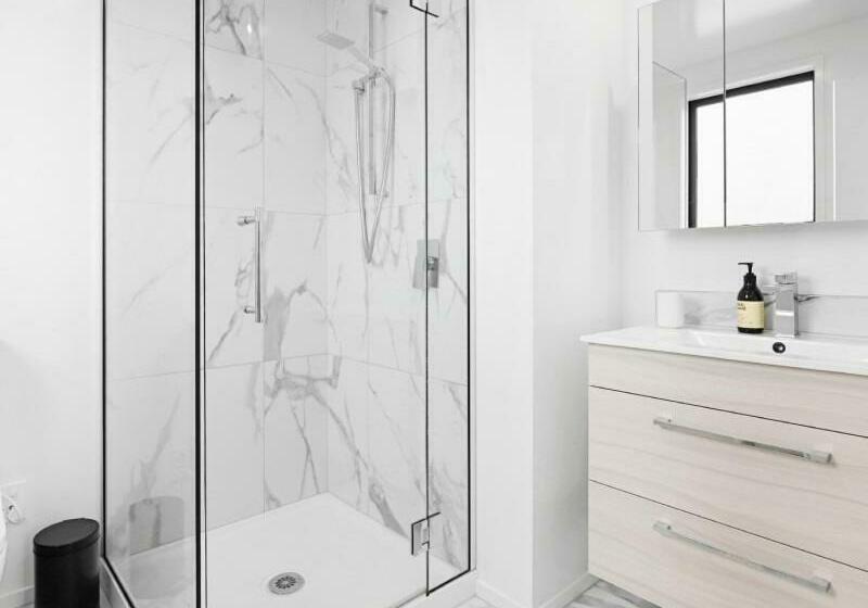 Central Convenience On Armagh