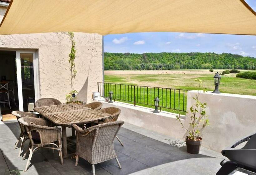 Confortable Maison Familiale à L Entrée Du Village Médiéval