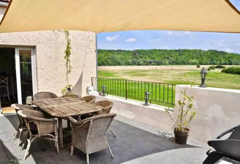 Confortable Maison Familiale à L Entrée Du Village Médiéval