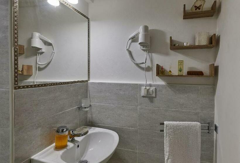 Corte Laura Nel Cuore Di Maglie