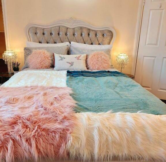 Elegant And Central Two Bedrooms House