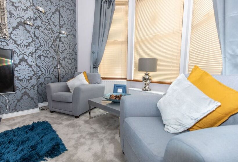 Remarkable Luxurious Home At The Edge Of City