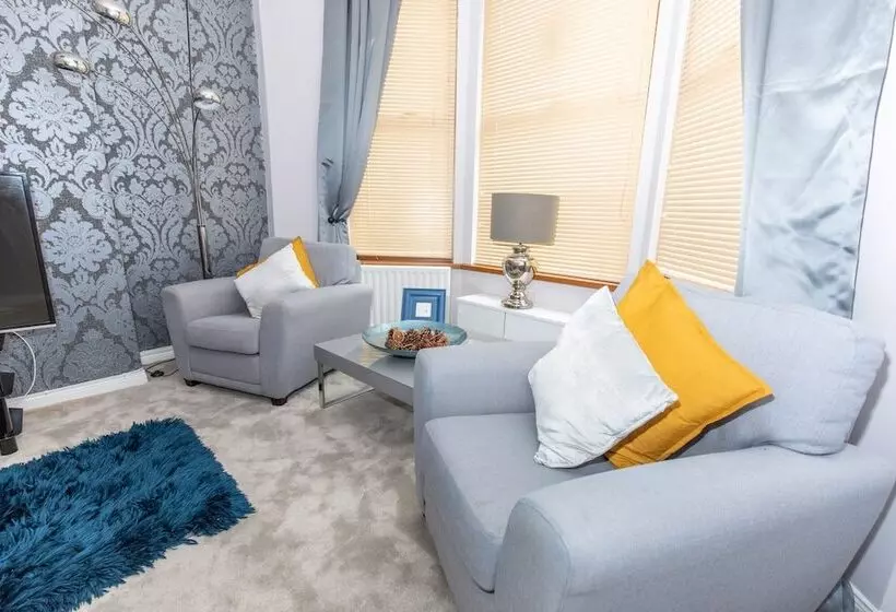 Remarkable Luxurious Home At The Edge Of City