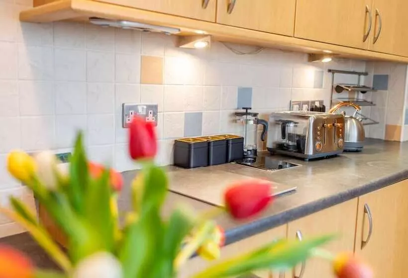 Remarkable Luxurious Home At The Edge Of City