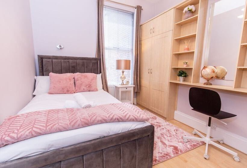 Remarkable Luxurious Home At The Edge Of City