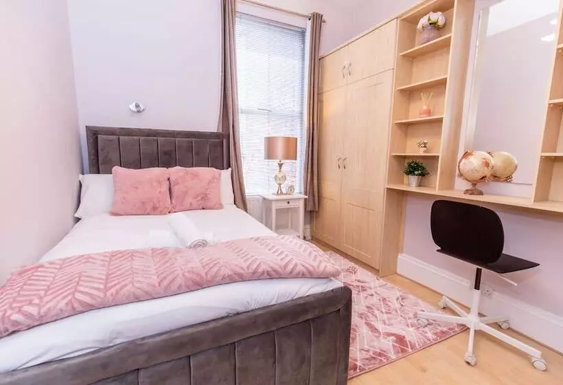 Remarkable Luxurious Home At The Edge Of City