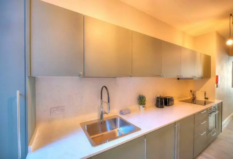 Beautifully Furnished Flat In The City Center Jbal1 1