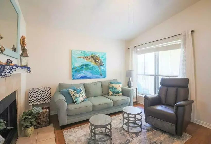 Enchanting Coastal Condo With Updated Pool Gym   Minutes To Beach And Seawall